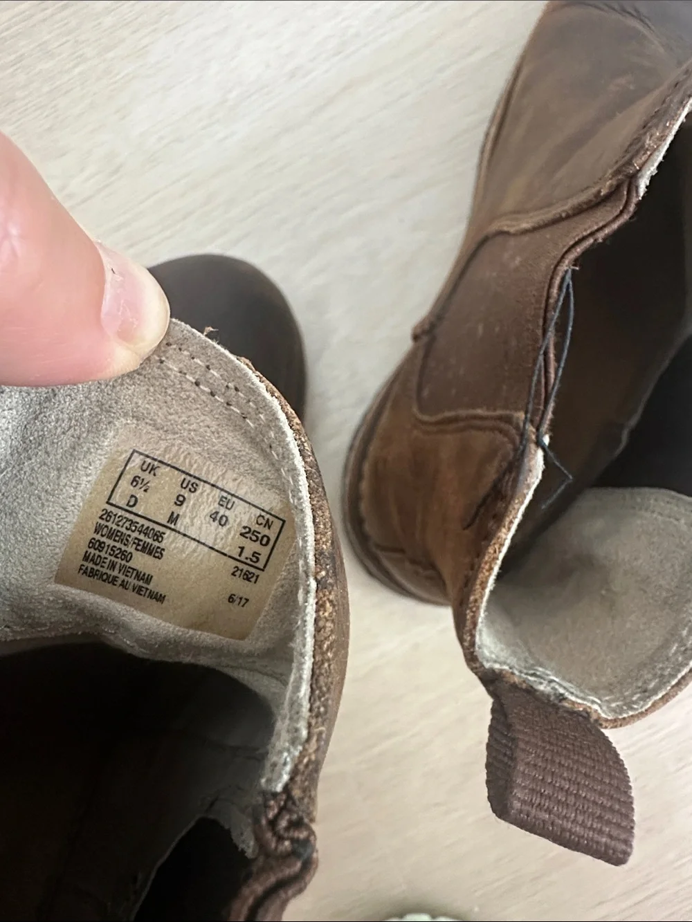 Clarks Brown Leather Chelsea Boots - Classic Pull-On Style- Clarks